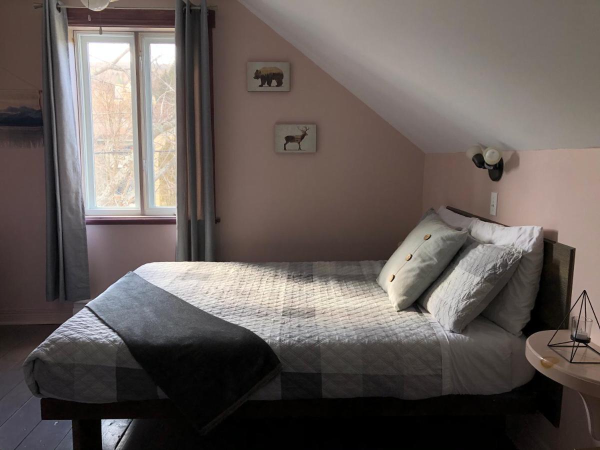 Les Pinsons Des Rives Bed & Breakfast Ла Мале Екстериор снимка