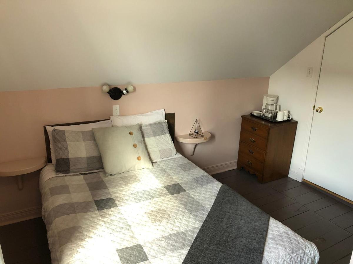 Les Pinsons Des Rives Bed & Breakfast Ла Мале Екстериор снимка