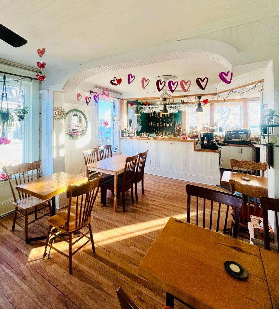 Les Pinsons Des Rives Bed & Breakfast Ла Мале Екстериор снимка
