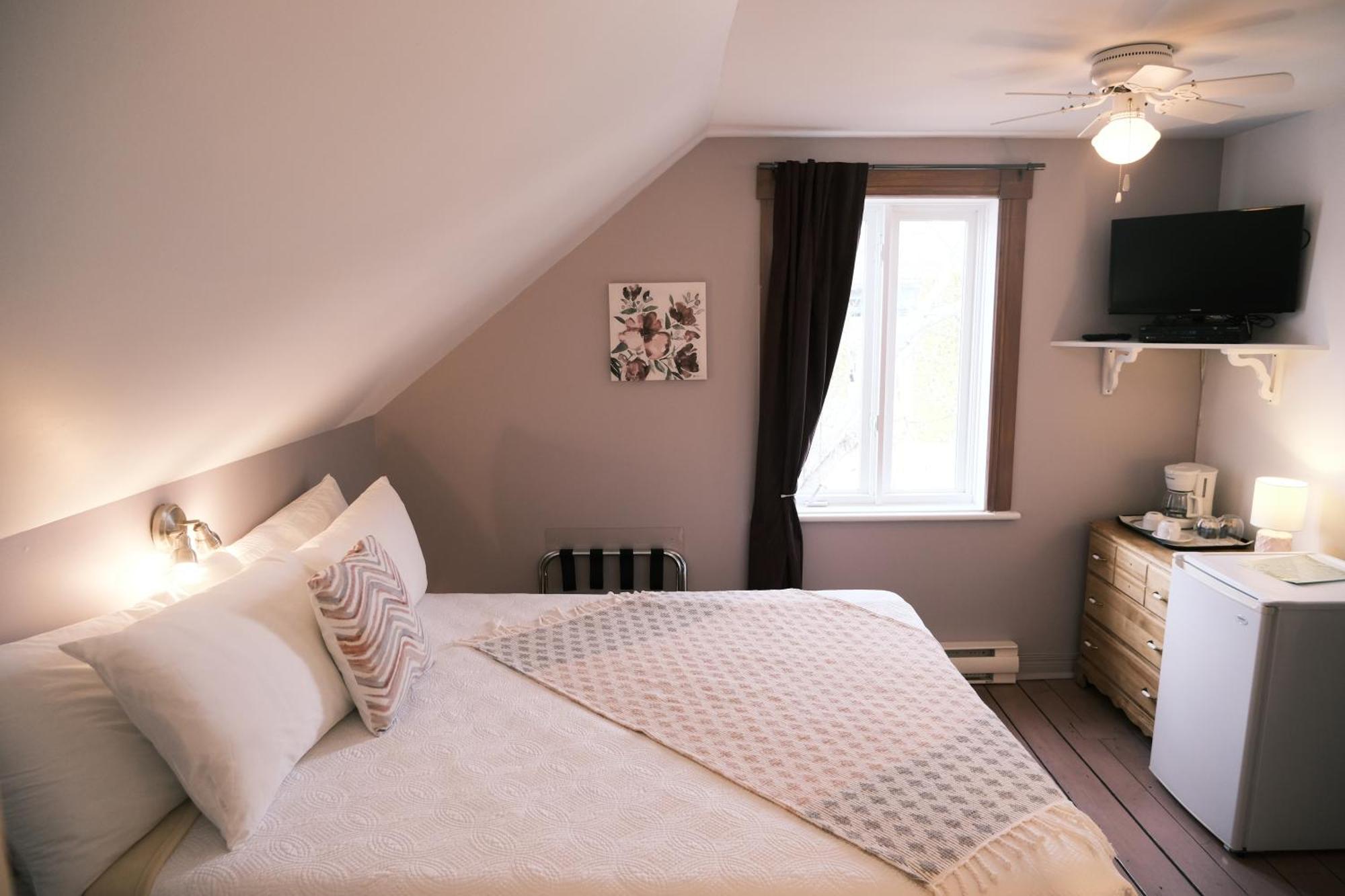 Les Pinsons Des Rives Bed & Breakfast Ла Мале Стая снимка